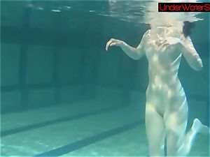 Blackhaired cutie Irina underwater